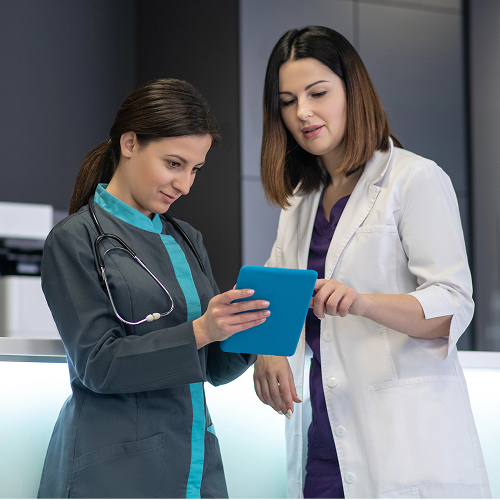 Dyrektor kliniki — zespół zarządzający w recepcji placówki